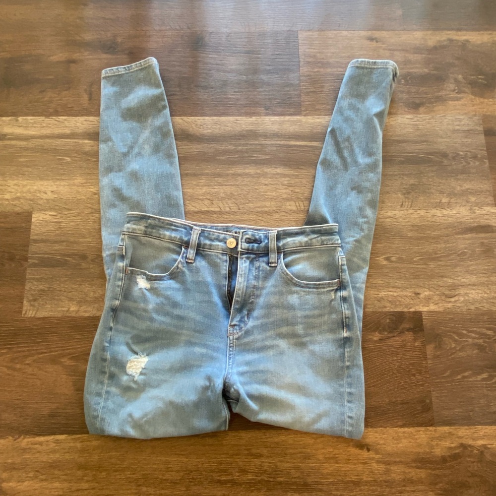 American Eagle Outfitters Light Blue Distressed Skinny Jeans